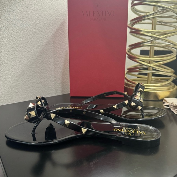 Valentino Garavani Rockstud Bow Jelly Thong Sandal Black 38 - Picture 5 of 9